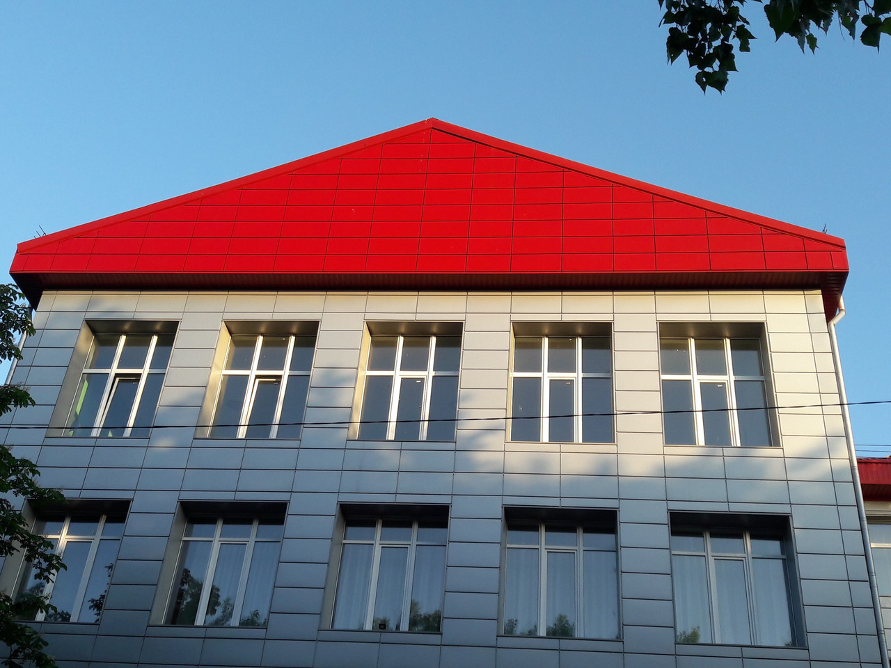 Касети Фасадні прихованого монтажу (597 x 597 мм) 0,7 мм RAL 8017 - Зображення 10