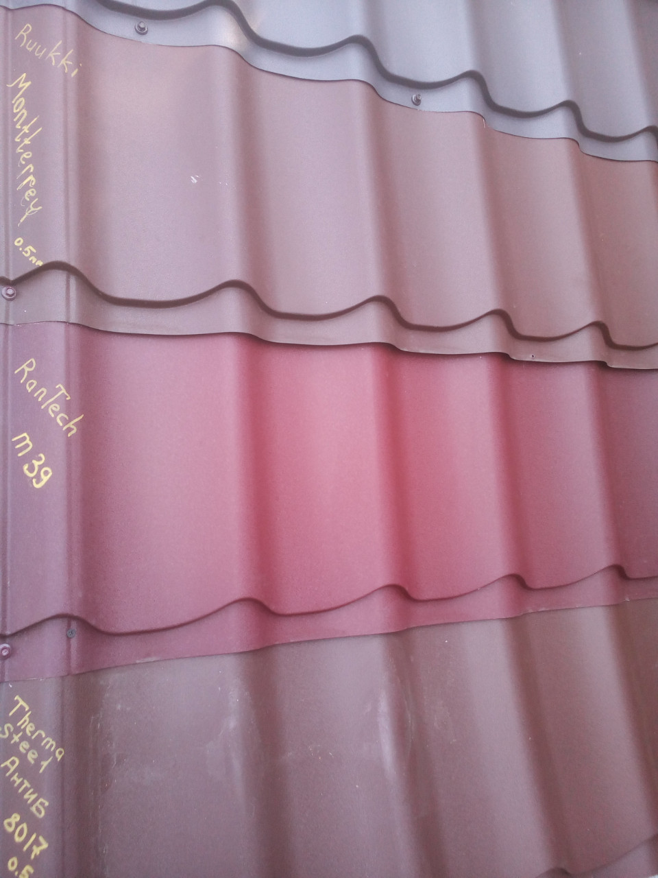 Металочерепиця RanTech, M 3943 — 0.45 мм 8017 — Матове покриття - Зображення 3
